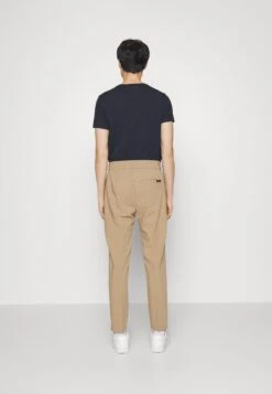 TOM TAILOR Denim TrousersChinoDesert Fawn Uomo Pantaloni TO722E078-B11 11 TOM TAILOR Denim TrousersChinoDesert Fawn Uomo Pantaloni TO722E078-B11 -Tom Tailor dc324750c8234126b7fec61964b6d82c