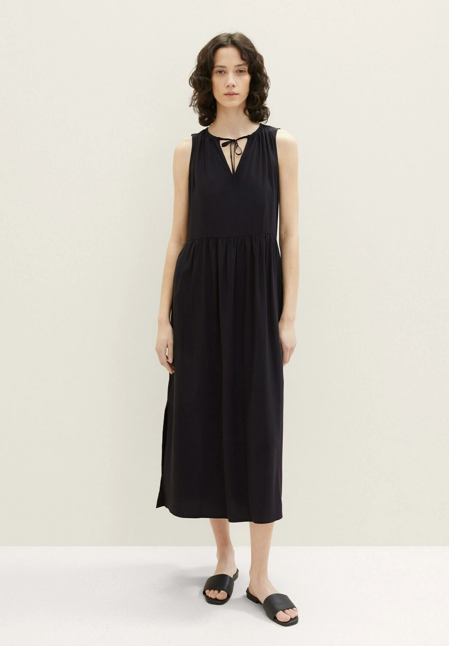 Tom Tailor Mit VolantVestito EstivoDeep Black Donna Vestiti TO221C0R9-Q11 3 Tom Tailor Mit VolantVestito EstivoDeep Black Donna Vestiti TO221C0R9-Q11