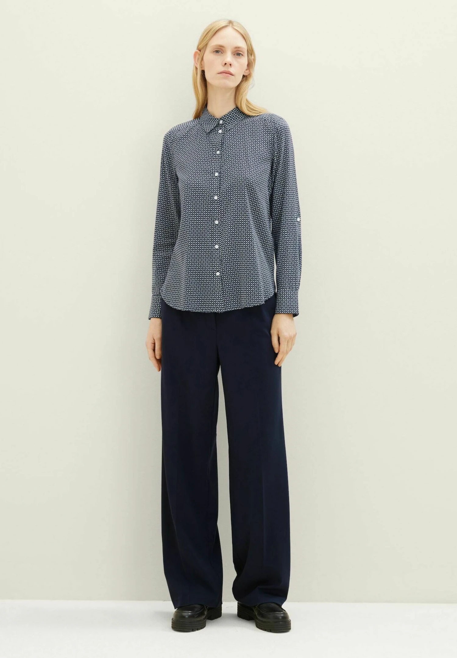Tom Tailor Mit PrintCamiciaNavy Geometrical Design Donna Camicie E Bluse TO221E17L-K11 4 Tom Tailor Mit PrintCamiciaNavy Geometrical Design Donna Camicie E Bluse TO221E17L-K11 - immagine 2