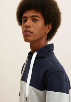 Tom Tailor Mit Blocking FelpaMiddle Grey Melange Uomo Maglieria E Felpe TO222S0EP-C11 11 Tom Tailor Mit Blocking FelpaMiddle Grey Melange Uomo Maglieria E Felpe TO222S0EP-C11 -Tom Tailor dfa9d6c65d224f46886d94acc1bc8dc6