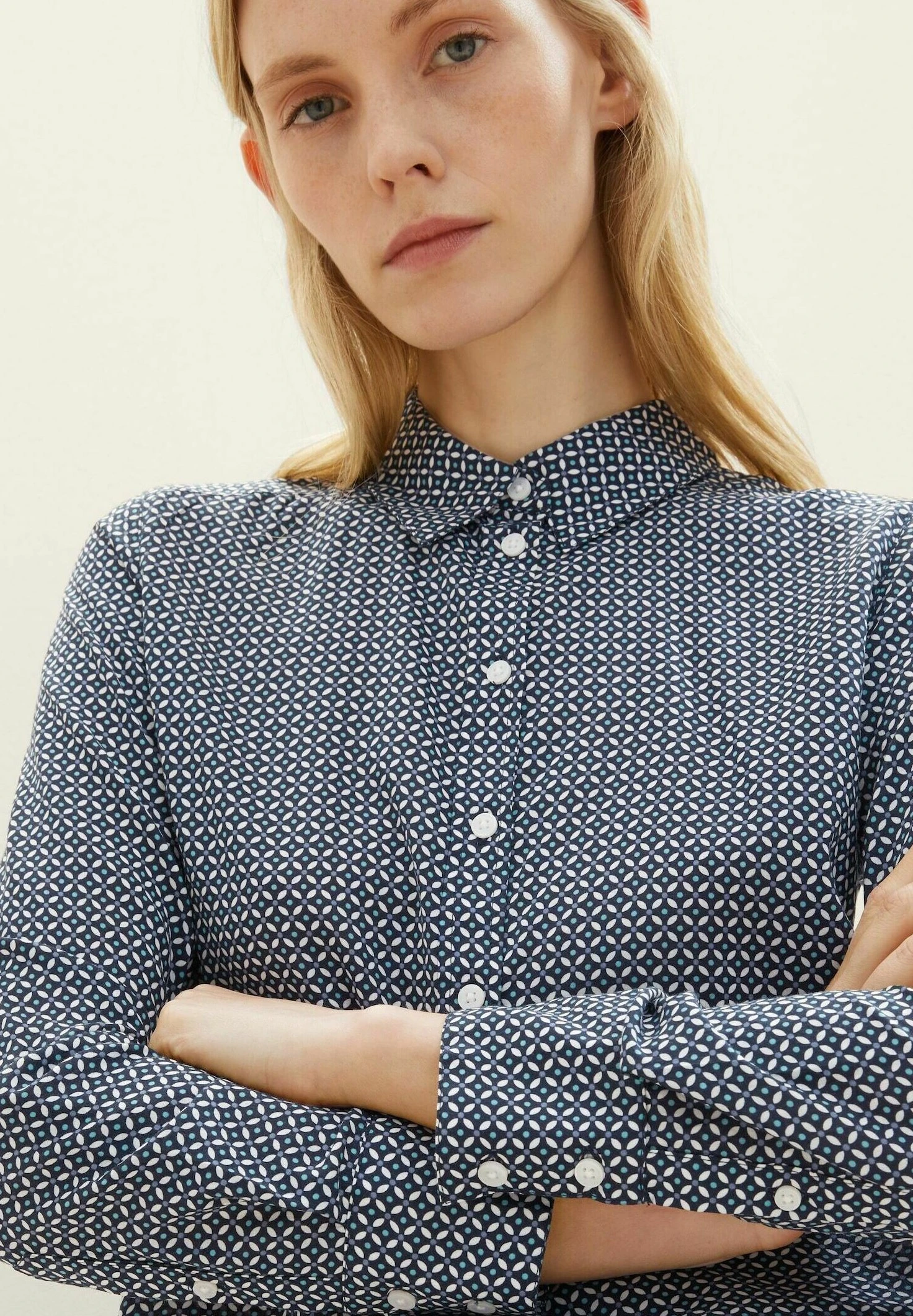 Tom Tailor Mit PrintCamiciaNavy Geometrical Design Donna Camicie E Bluse TO221E17L-K11 6 Tom Tailor Mit PrintCamiciaNavy Geometrical Design Donna Camicie E Bluse TO221E17L-K11 - immagine 4
