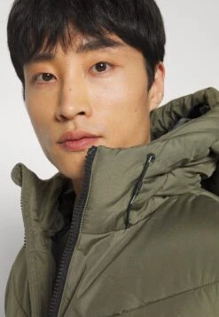 TOM TAILOR Denim Padded CoatCappotto InvernaleDusty Olive Green Uomo Cappotti TO722T07T-M11 -Tom Tailor e5d83aa228974202abfa6a637569aa24