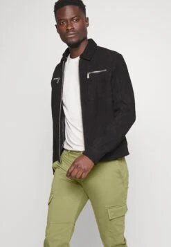 Tom Tailor Pantaloni CargoOlive Branch Green Uomo Pantaloni TO222E06M-M11 12 Tom Tailor Pantaloni CargoOlive Branch Green Uomo Pantaloni TO222E06M-M11 -Tom Tailor e7f81be52d144948945bbcb4aff0f83f
