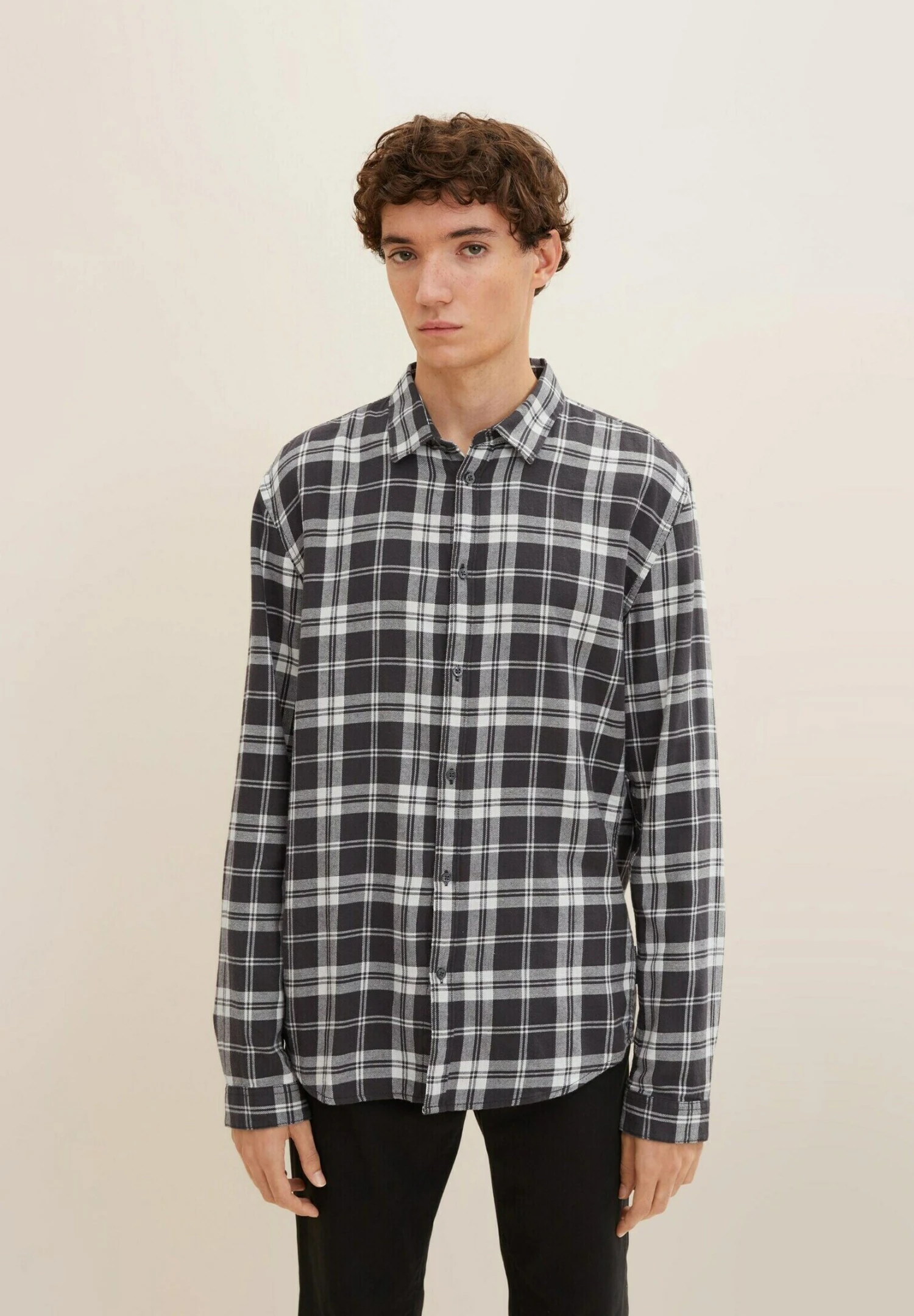 TOM TAILOR Denim CamiciaCoal Grey Light Beige Check Uomo Camicie TO722D0R2-C11 3 TOM TAILOR Denim CamiciaCoal Grey Light Beige Check Uomo Camicie TO722D0R2-C11