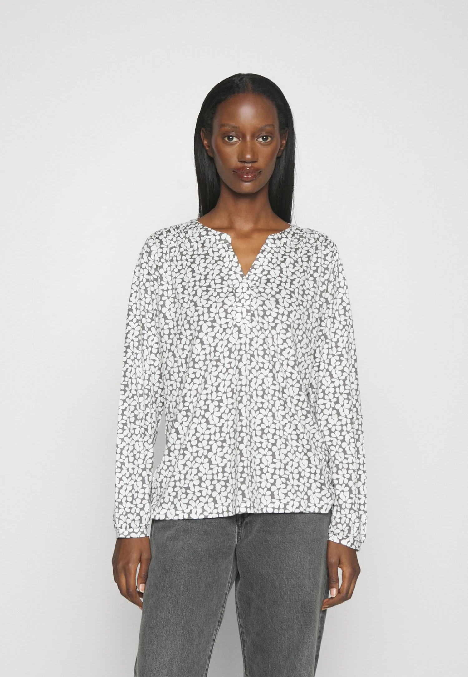 Tom Tailor AopCamicettaGrey Donna Camicie E Bluse TO221D1I2-C11 3 Tom Tailor AopCamicettaGrey Donna Camicie E Bluse TO221D1I2-C11