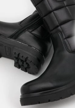 Tom Tailor Stivali Con PlateauBlack Donna Stivali TO211X033-Q11 -Tom Tailor fa046f1fe0b44383b2b9aa9d618f9588