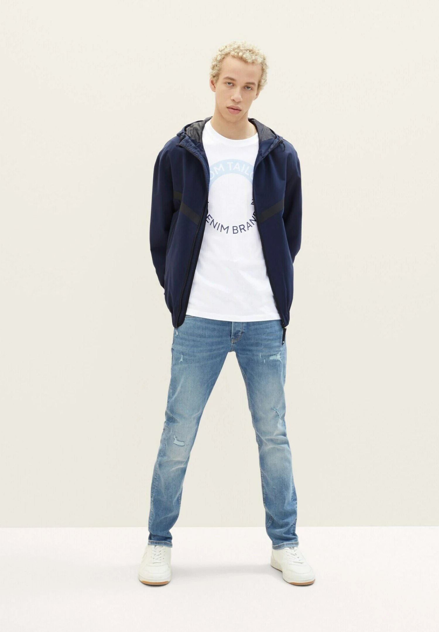 TOM TAILOR Denim Mit KapuzeGiacca LeggeraSky Captain Blue Uomo Giacche TO722T07Q-K11 4 TOM TAILOR Denim Mit KapuzeGiacca LeggeraSky Captain Blue Uomo Giacche TO722T07Q-K11 - immagine 2