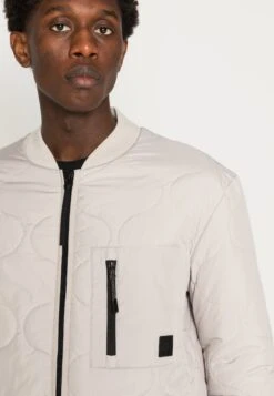 TOM TAILOR Denim Quilted Liner JacketGiubbotto BomberLight Dove Grey Uomo Giacche TO722T06P-C11 -Tom Tailor fd5d22c441094b4abc7eb3ee19cbfdf6